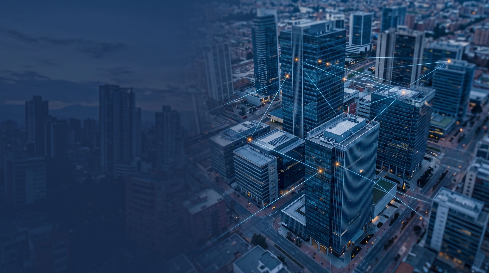 Vista aérea de edificios empresariales conectados en la ciudad